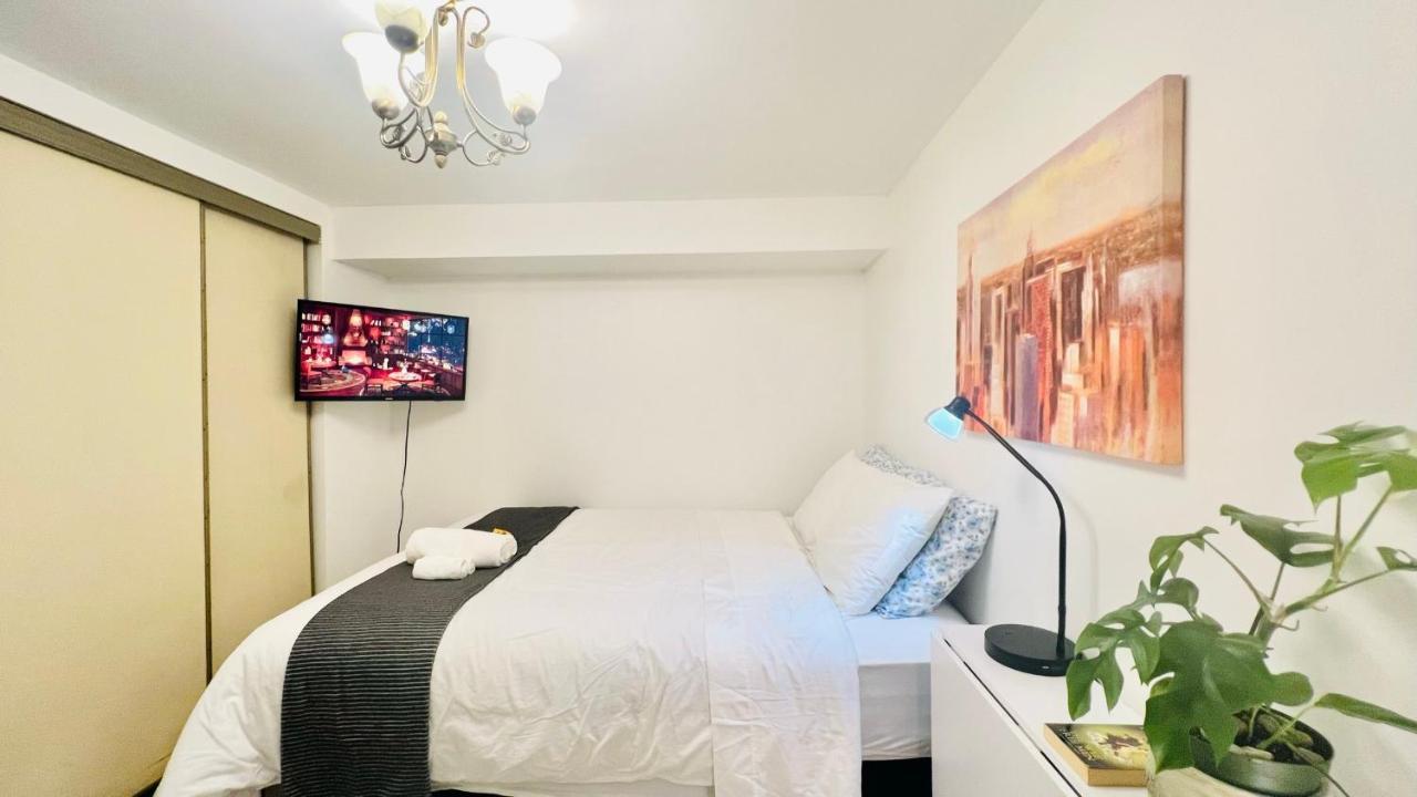 Toronto Bed & Breakfast - Free Parking Exterior photo