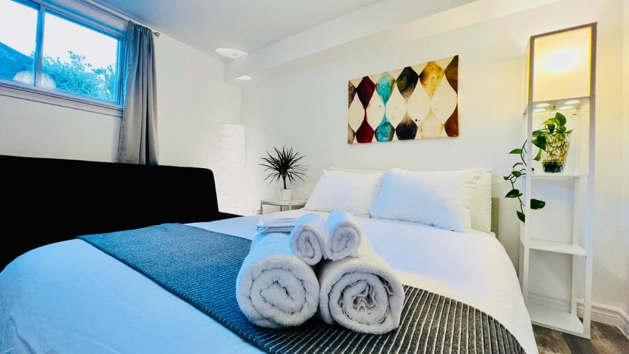 Toronto Bed & Breakfast - Free Parking Exterior photo