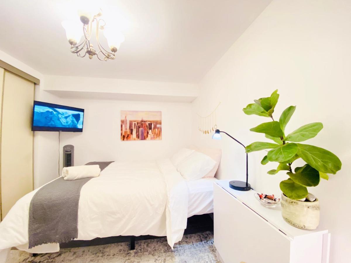 Toronto Bed & Breakfast - Free Parking Exterior photo